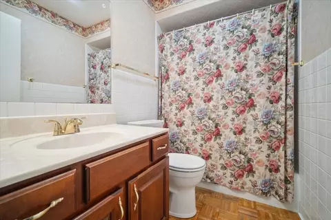 Bath - 116 Hammitt Dr, Normal, IL 61761 photo 2 of 2