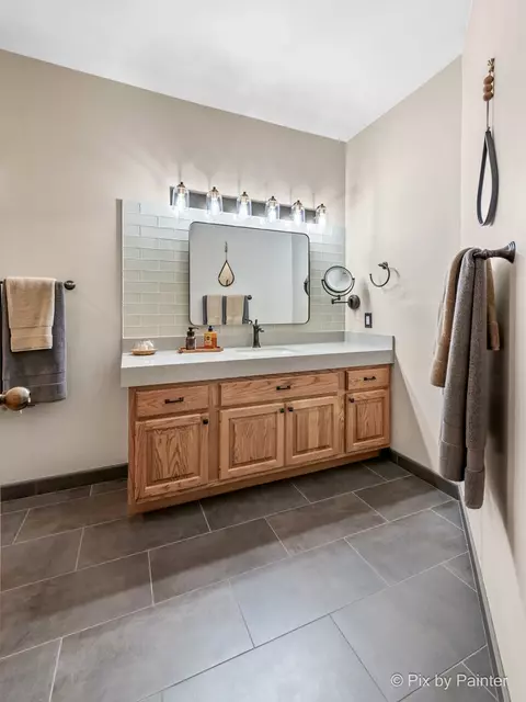 Bath - 3804 Ridge Rd, Spring Grove, IL 60081 photo 4 of 5