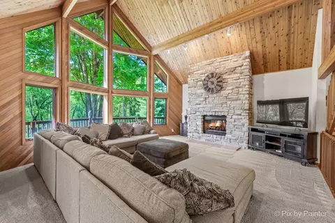 Living - 3804 Ridge Rd, Spring Grove, IL 60081 photo 1 of 4
