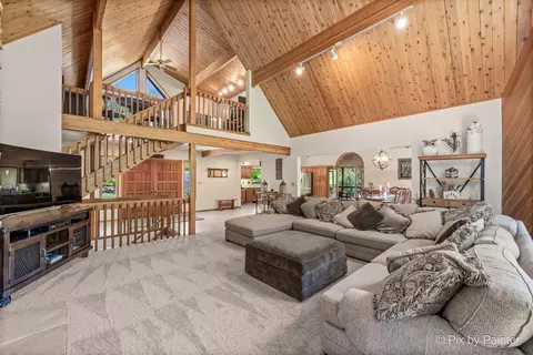 Living - 3804 Ridge Rd, Spring Grove, IL 60081 photo 2 of 4