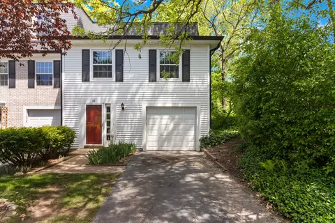 26 Hickory Ln #26, Cary, IL 60013