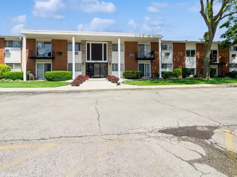 9500 Dee Rd #106F, Des Plaines, IL 60016