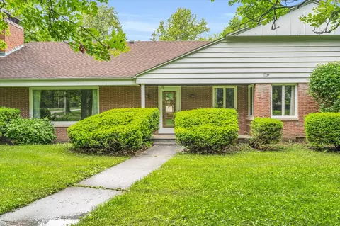 108 Meadow Dr, Urbana, IL 61801
