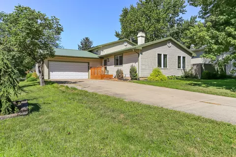 2802 Rolling Acres Dr, Champaign, IL 61822