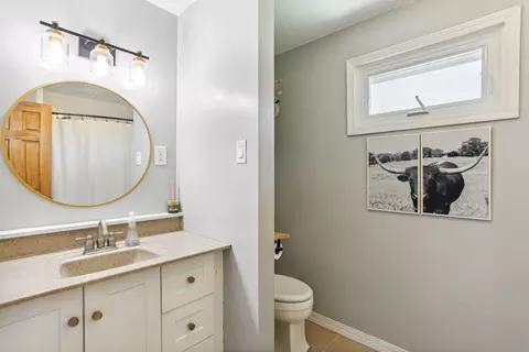 Bath - 2802 Rolling Acres Dr, Champaign, IL 61822 photo 2 of 2