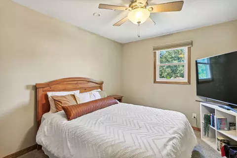Bedroom - 2802 Rolling Acres Dr, Champaign, IL 61822 photo 2 of 2
