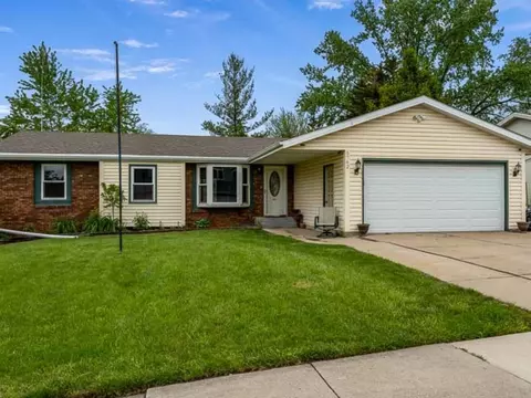 5762 Whispering Way, Loves Park, IL 61111