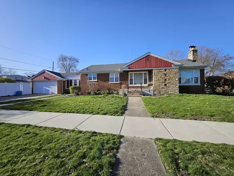 9758 S Ridgeway Ave, Evergreen Park, IL 60805