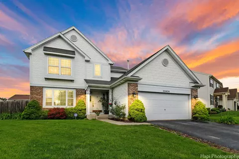 39404 Kinsley Ln, Beach Park, IL 60083