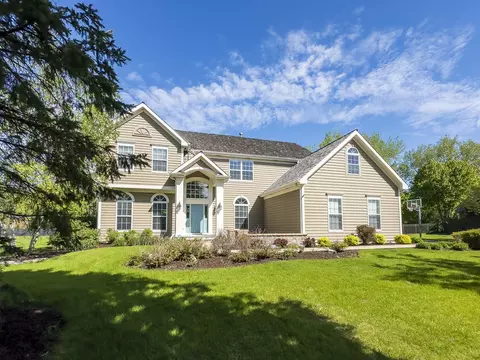 303 Morgan Ln, Fox River Grove, IL 60021