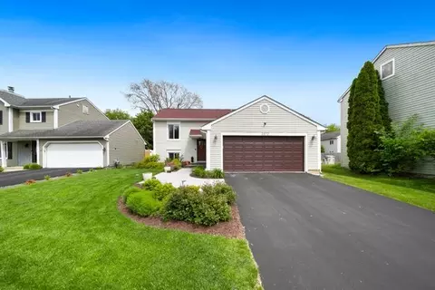 2372 Blue Spruce Ln, Aurora, IL 60502