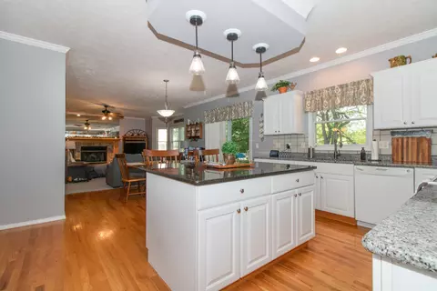 5 Tangle Oaks Ct, Bloomington, IL 61705 photo 5