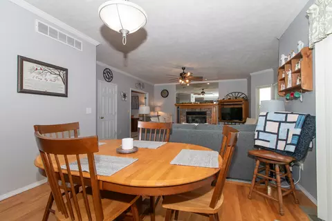 5 Tangle Oaks Ct, Bloomington, IL 61705 photo 7