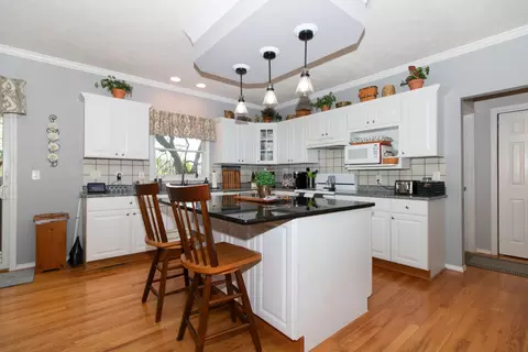 5 Tangle Oaks Ct, Bloomington, IL 61705 photo 4