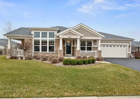 2665 Avondale Cir, Naperville, IL 60564