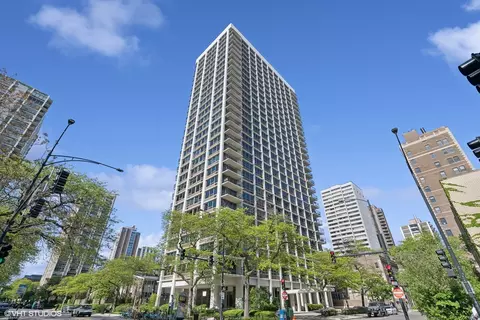 88 W Schiller St #806, Chicago, IL 60610