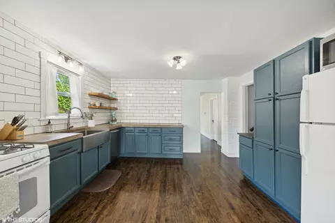 Kitchen - 145 E Pine Ave, Roselle, IL 60172 photo 1 of 3