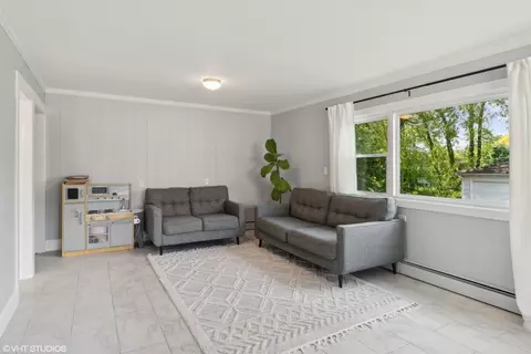 Living - 145 E Pine Ave, Roselle, IL 60172 photo 4 of 5