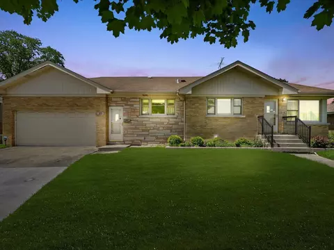 92 N Wolf Rd, Hillside, IL 60162 photo 2