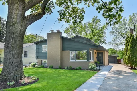 433 Hill Ave, Glen Ellyn, IL 60137