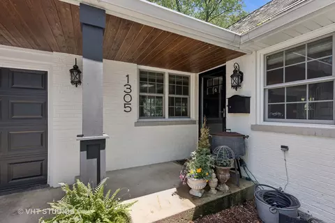 1305 Gamon Rd, Wheaton, IL 60189 photo 2