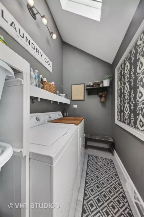 1305 Gamon Rd, Wheaton, IL 60189 photo 9