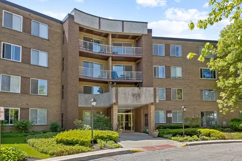 909 E Kenilworth Ave #219, Palatine, IL 60074