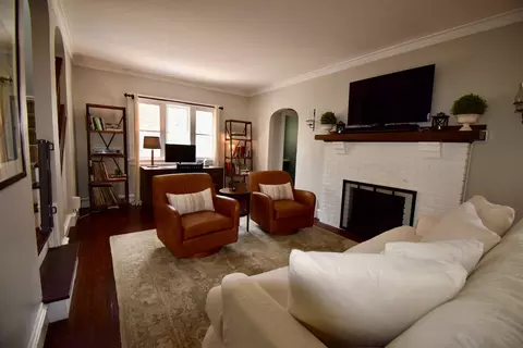 Living - 410 Leland St, Bloomington, IL 61701 photo 1 of 2