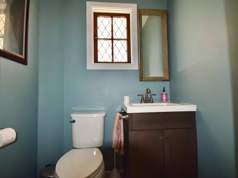 Bath - 410 Leland St, Bloomington, IL 61701 photo 2 of 2