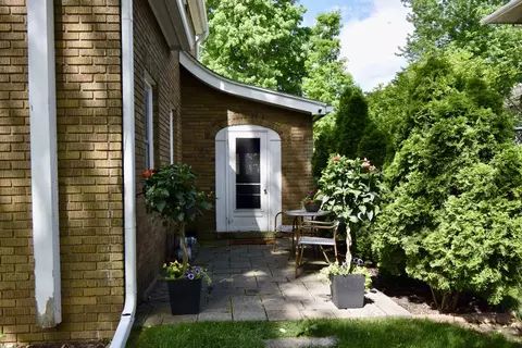 Exterior - 410 Leland St, Bloomington, IL 61701 photo 3 of 5