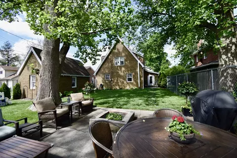 Exterior - 410 Leland St, Bloomington, IL 61701 photo 4 of 5