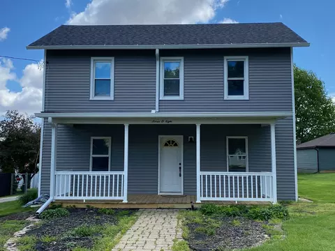 708 N Main St, Roanoke, IL 61561