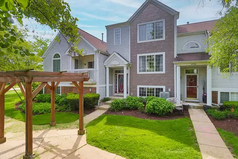2404 Dawson Ln #2404, Algonquin, IL 60102