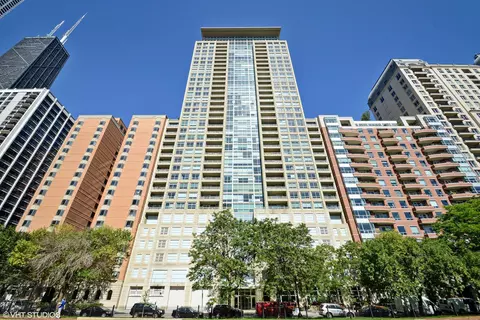 250 E Pearson St #905, Chicago, IL 60611