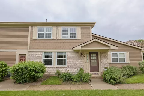 14 Wildwood Ct, Vernon Hills, IL 60061