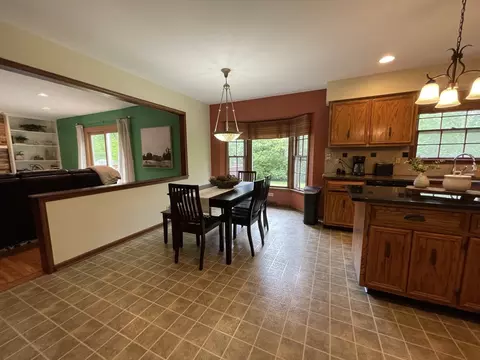 2006 Dorset Dr, Wheaton, IL 60189 photo 2
