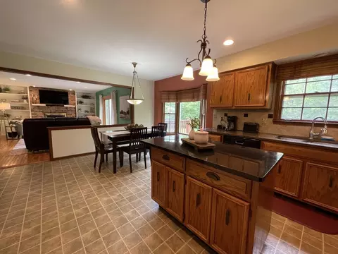 2006 Dorset Dr, Wheaton, IL 60189 photo 3