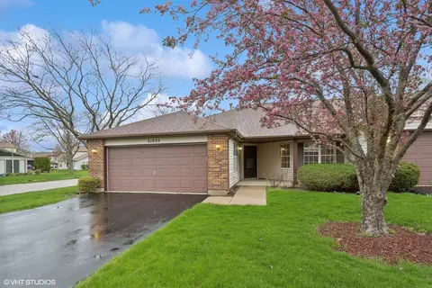 21255 Silktree Cir, Plainfield, IL 60544 photo 2