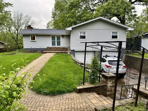 5236 Oakview Dr, Lisle, IL 60532