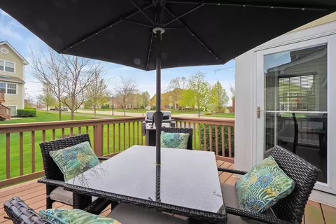 Exterior - 1266 Falcon Ridge Dr, Elgin, IL 60124 photo 2 of 4