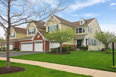 1266 Falcon Ridge Dr, Elgin, IL 60124