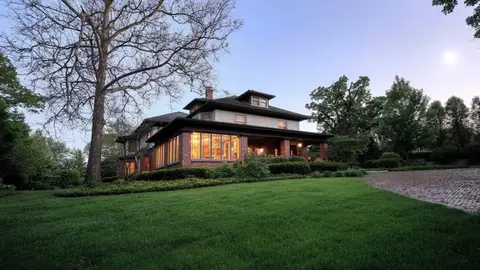 428 E 1st St, Hinsdale, IL 60521
