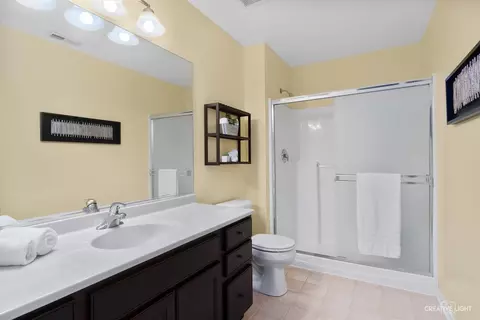 Bath - 2564 Lambert Dr, Aurora, IL 60503 photo 3 of 3