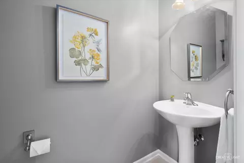 Bath - 2564 Lambert Dr, Aurora, IL 60503 photo 1 of 3