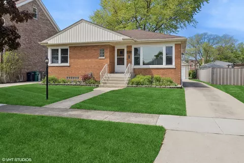 1810 Buckingham Ave, Westchester, IL 60154