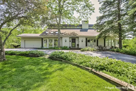 28350 N Ivy Ln, Libertyville, IL 60048