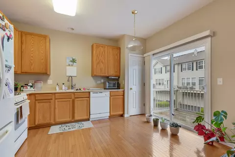 Kitchen - 1620 Edinburgh Dr, Bartlett, IL 60103 photo 1 of 3