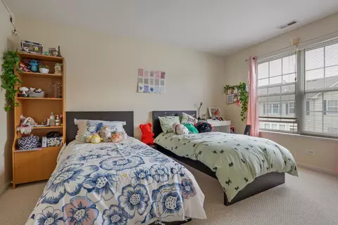Bedroom - 1620 Edinburgh Dr, Bartlett, IL 60103 photo 2 of 3