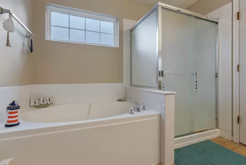 Bath - 1620 Edinburgh Dr, Bartlett, IL 60103 photo 3 of 4
