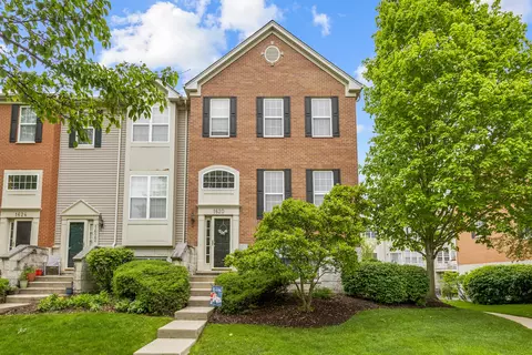 Exterior - 1620 Edinburgh Dr, Bartlett, IL 60103 photo 2 of 5